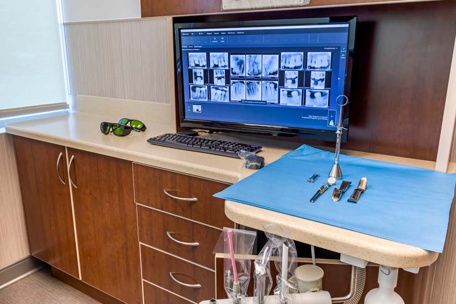 Digital x-rays on screen at Glen Perio in Glenview, IL 